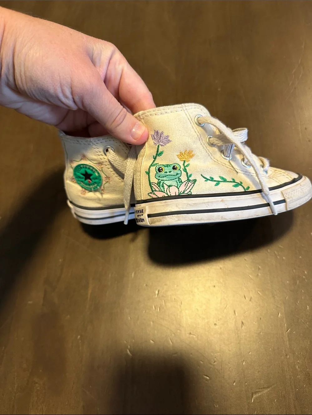 Converse Kids Cream High-Top Sneakers with Green Frog Embroidery